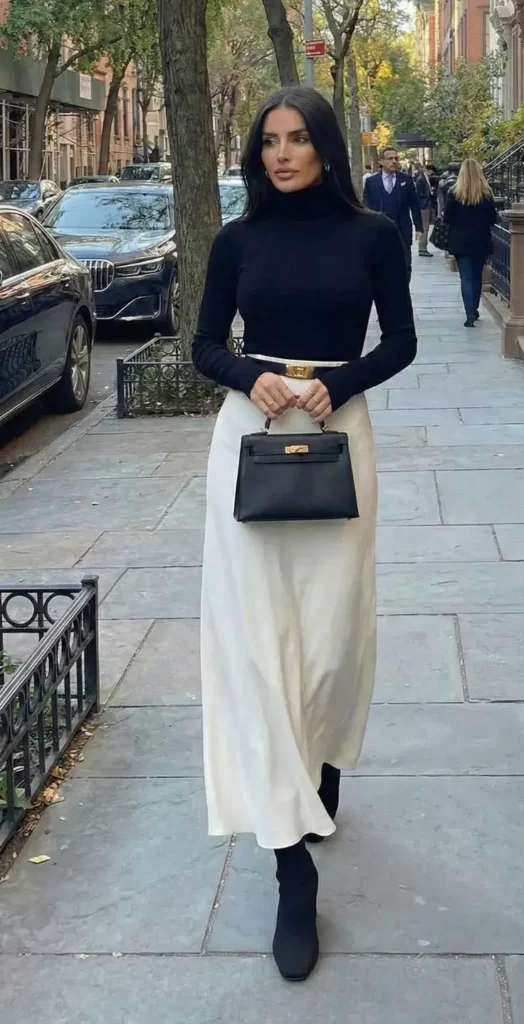 Saia Midi Off White com Camisa de Gola Preta