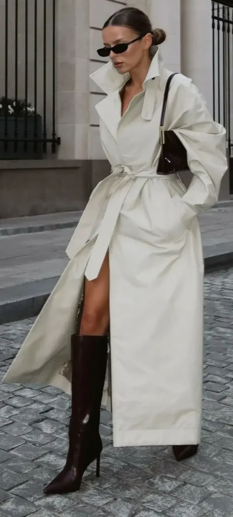 Trench Coat Claro com Bota Marrom