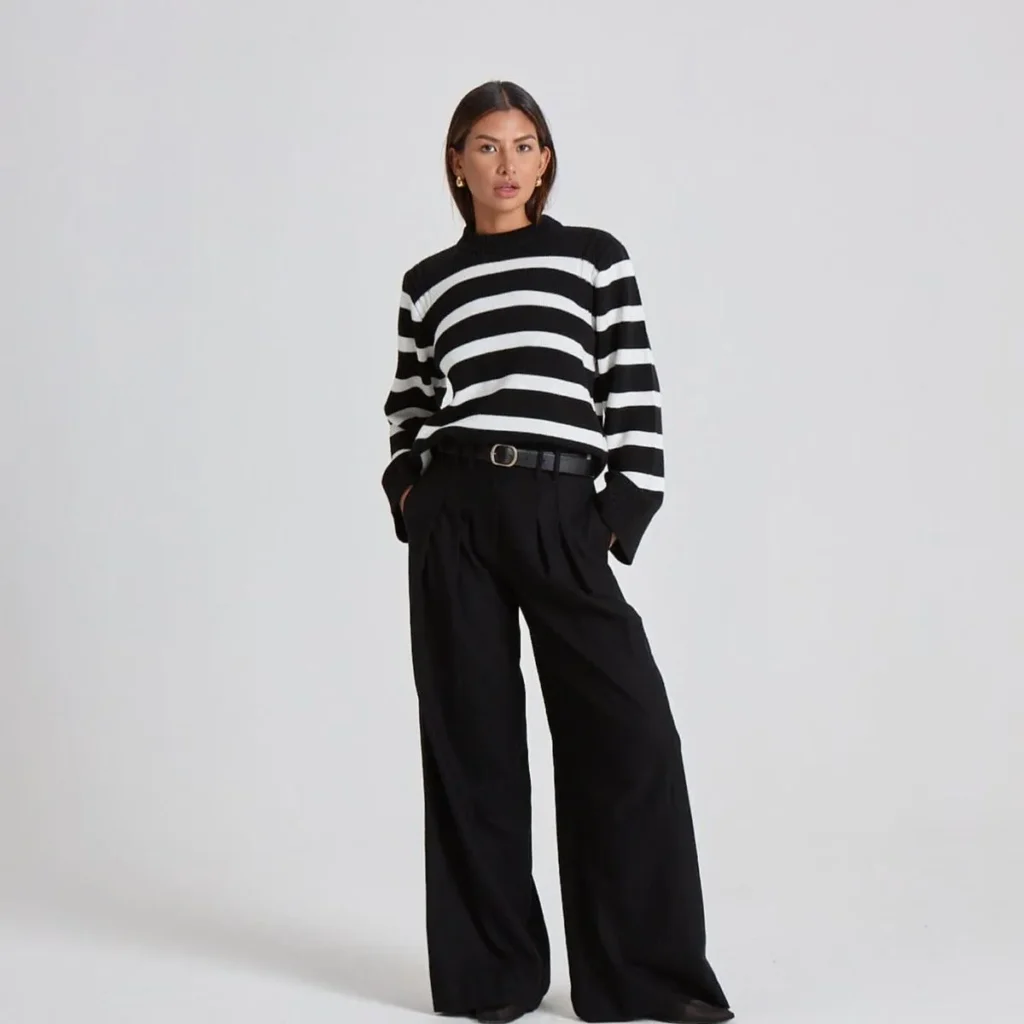 Tricot Preto com Listras Brancas