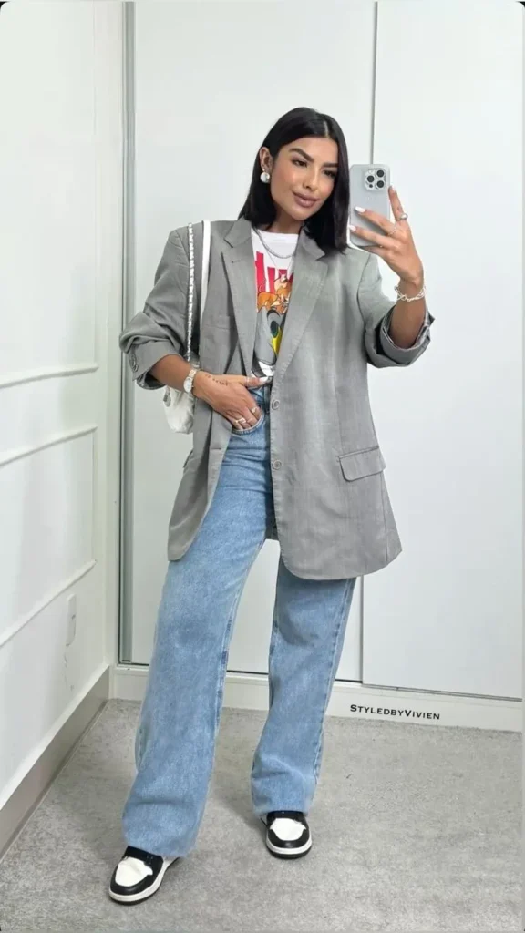 Tshirt Fashionista com Blazer e Tênis