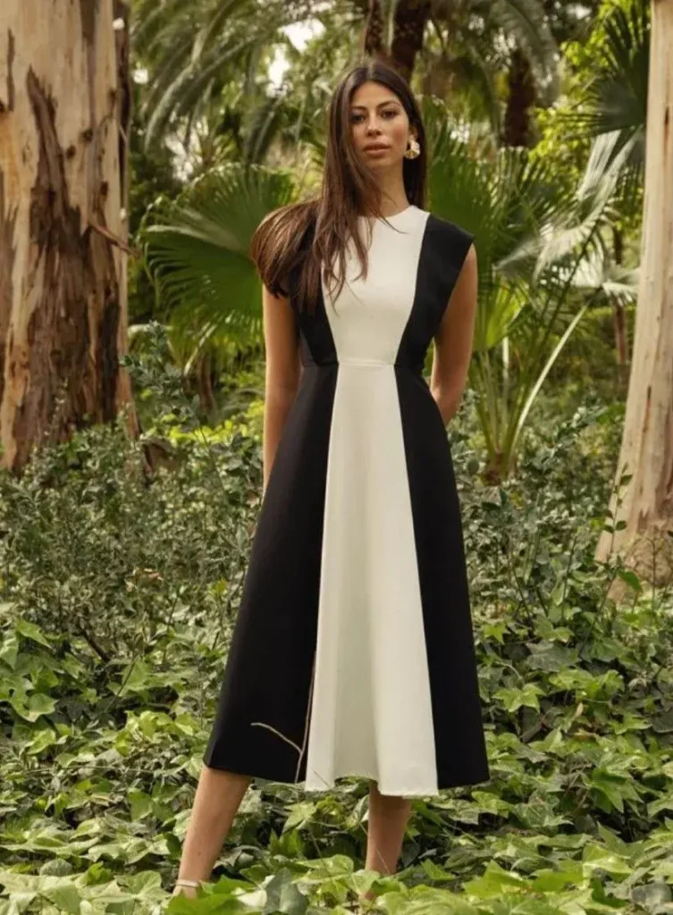 Vestido Preto com Faixa Branca Larga