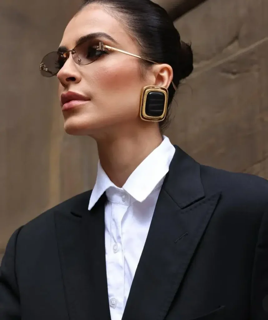 Brinco Quadrado Dourado e Preto