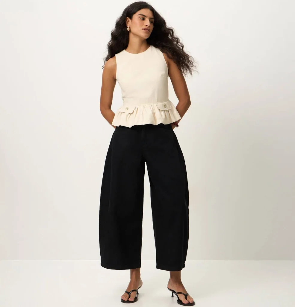 Calça Barrel em Denim com Cintura Média e Bolsos