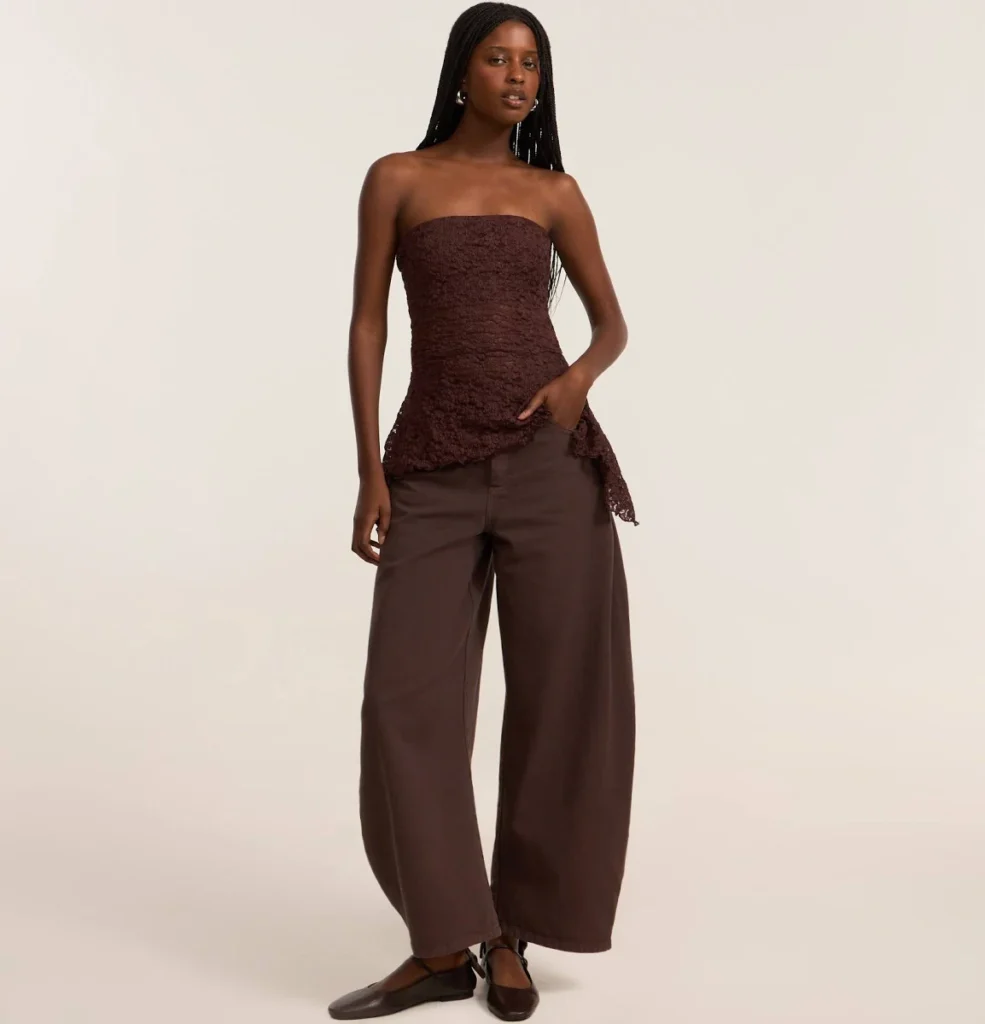 Calça Barrel em Sarja com Cintura Alta e Bolsos