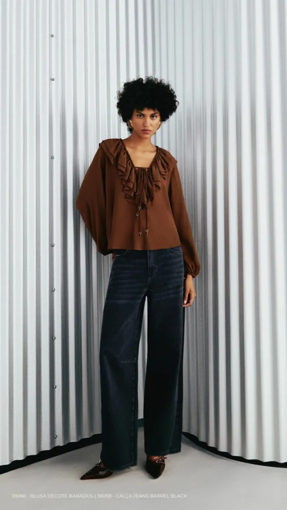 Calça Jeans Barrel Black com Camisa de Babados