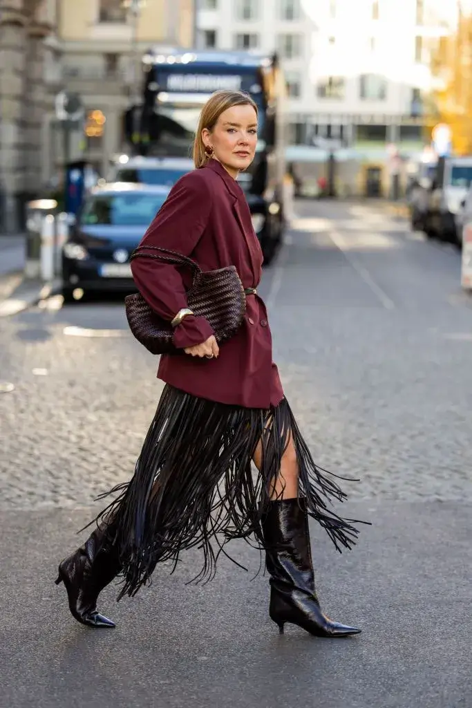 Saia de Franjas Preta