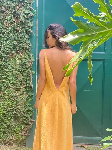 Vestido Longo Fenda nas Costas