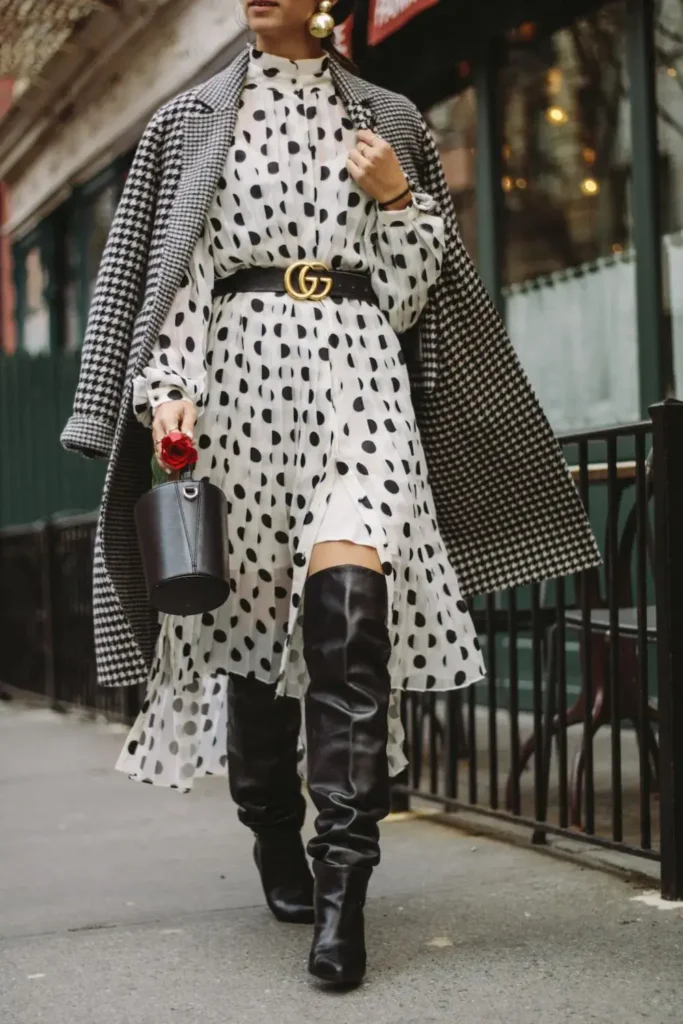 Vestido Poá Branco com Bota