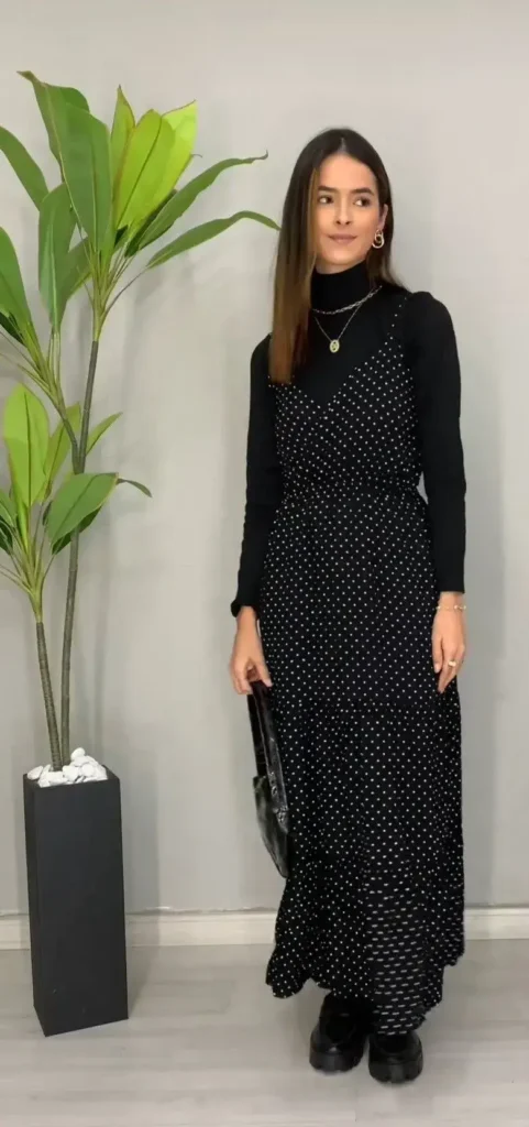 Vestido Poá com Sobreposição de Camisa