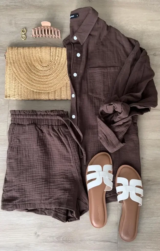 conjunto short e camisa botão marrom