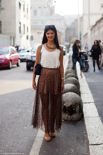 saia marrom com transparencia