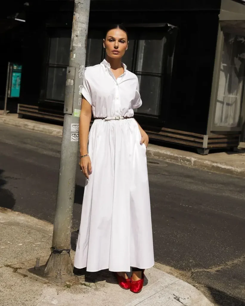 Cinto Fino na Cintura do Vestido