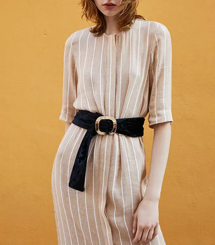 Cinto de Veludo Preto com Fivela de Metal