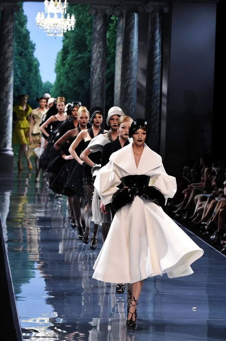 Capa moda nas passarelas paris fashion week