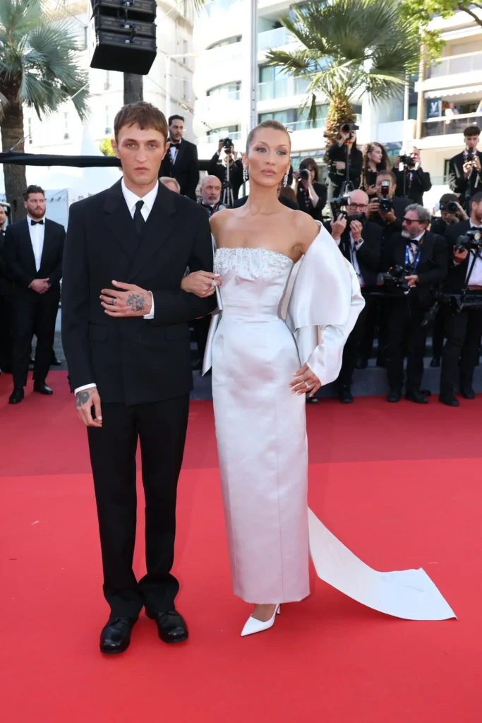 Anwar Hadid e Bella Hadid - Prada