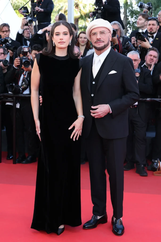 Ella Bleu Travolta (Miu Miu) e John Travolta