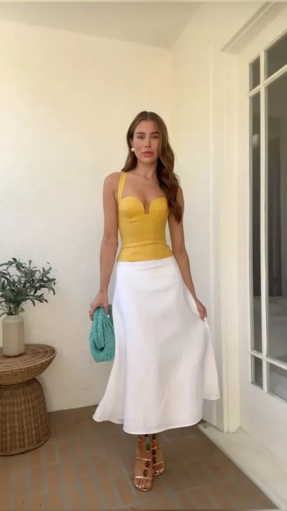 Look Cores Amarela e Branca com Bolsa Verde