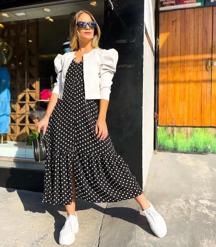 Vestido com Jaqueta Clara Estilizada