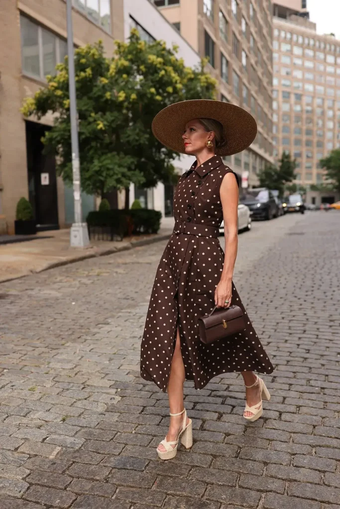 Vestido de Póa Marrom Carolina Herrera com Salto