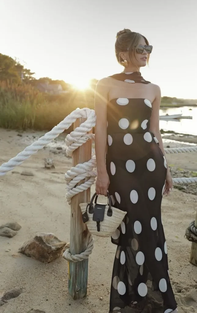 Vestido de Poá Preto com Bolas Brancas Grandes