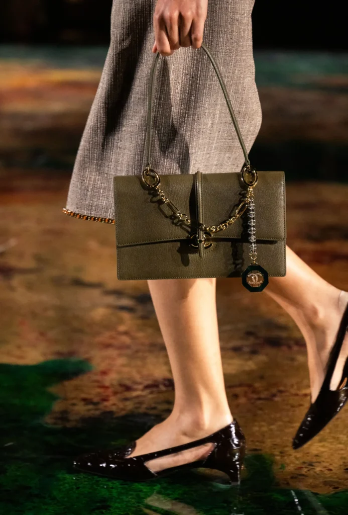 Bolsa Chanel Flap c Ornamentos