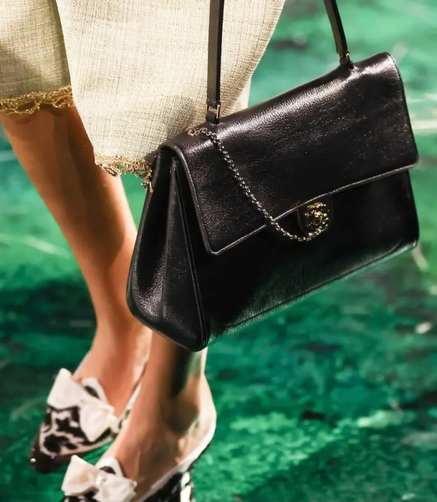 Bolsa Chanel Preta Fecho Corrente Coleção Primavera-Verão 2027